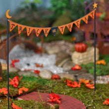 Load image into Gallery viewer, Mini Halloween &quot;Trick or Treat&quot; Flag Pennant