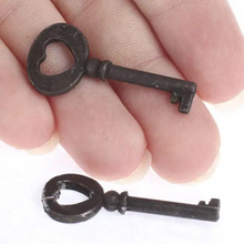 Load image into Gallery viewer, Vintage Look Heart Skeleton Keys