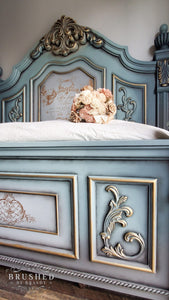 Redesign Prima Decor Wax, Eternal, Gold, Shown on Painted Bed